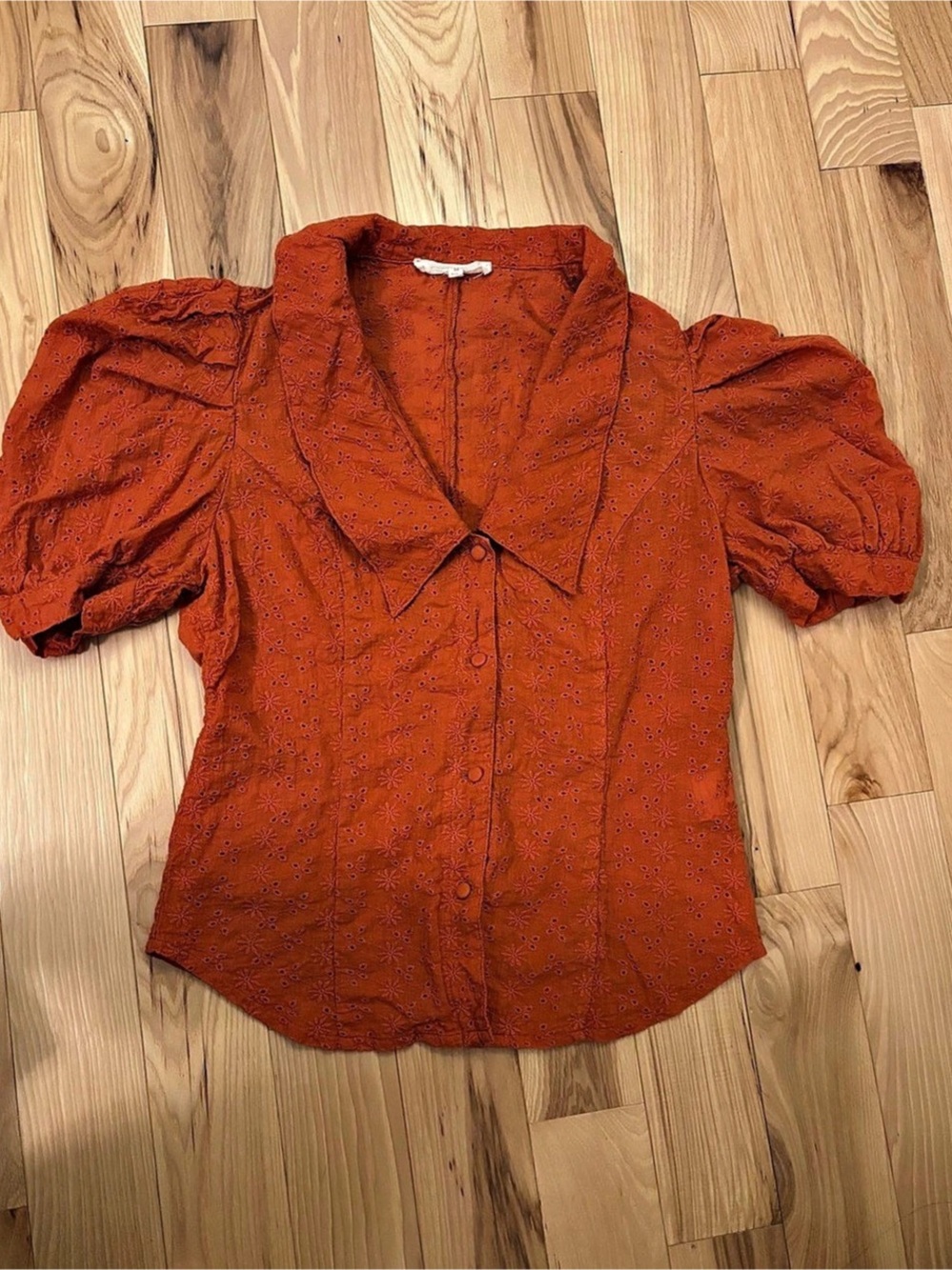 Solitaire Burnt Orange Short-sleeve Eyelet